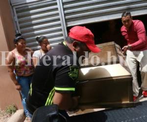 El cadáver de Ferdi Pastor Maradiaga fue reclamado este martes por familiares en la morgue de la capital de Honduras....