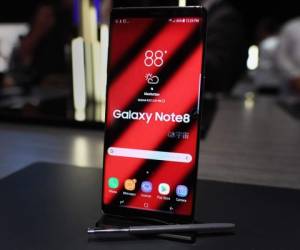 El grupo tuvo que realizar un llamado mundial a retirar sus dispositivos Note 7, lo que le significó millones de dólares de beneficios perdidos y minó su credibilidad, obligándolo a pedir excusas y a postergar el lanzamiento del S8, que acabó finalmente presentando en la primavera boreal. Fotos: Afp