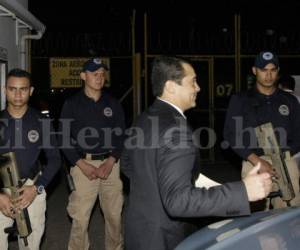 Antonio 'Tony' Hernández partió desde Tegucigalpa a las 6:20 AM en un vuelo privado, junto a su apoderado legal, rumbo a la ciudad de Miami, donde fue recibido por las autoridades norteamericanas. Fotos: EL HERALDO.