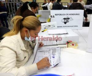 Al terminar el recuento de las actas se proyecta que el candidato del Partido Nacional, Juan Orlando Hernández, podría cerrar con el 43 por ciento del total de votos.