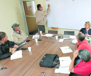 Los directivos de la Confederación Unitaria de Trabajadores de Honduras se reunieron ayer para analizar las propuestas de ambos sectores y decidir su postura ante la mesa negociadora.