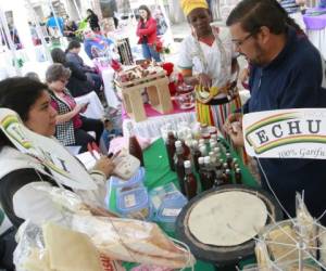 Mujeres emprendedoras de la CCIT en una feria de negocios. Foto: Alejandro Amador/EL HERALDO.