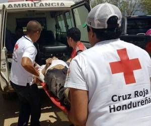 Rescatistas se encuentran desplazados en los diferentes ejes carreteros de Honduras para auxiliar a las víctimas de accidentes y otros percances.