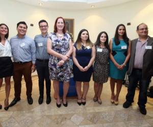 Regina Ponce, Frank Solórzano, Ricardo Díaz, Heide Fulton, Amy Campos, Dania Valle, Karla Inestroza y Homero Rojas.