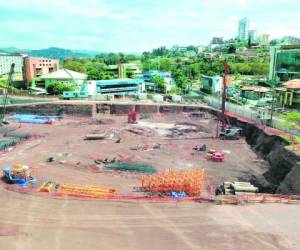 Las obras de excavación aún continúan en los predios de Casa Presidencial, donde se construye a paso lento el Centro Cívico Gubernamental, foto: EL HERALDO.