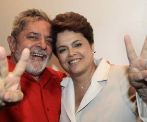 Lula junto a Rousseff, presidenta de Brasil.