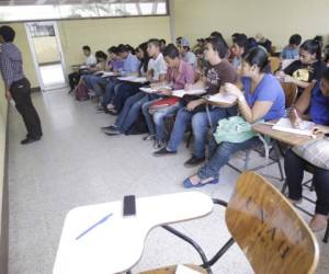 En las aulas, los estudiantes esperan profesores con alto conocimiento y pertinencia en el área que imparten clases.