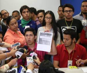 Los voceros del Movimiento Estudiantil Universitario (MEU) acusaron que las autoridades de la UNAH dilataron el proceso de prediálogo, foto: Alex Pérez / EL HERALDO.