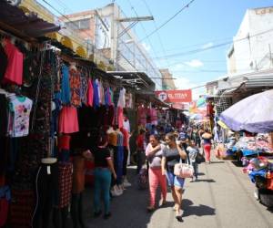 Los comerciantes comienzan a promocionar sus productos y a brindar cientos de ofertas para atraer a los asalariados que han tenido un ingreso extra durante este mes. Foto: David Romero/EL HERALDO