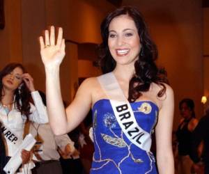 Niclotti compitió en Miss Universo 2004 en Quito, Ecuador, pero no logró llegar a las semifinales.