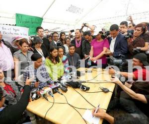 Hijas de Berta Cáceres durante una conferencia de prensa tras el crimen de su madre. Foto: Archivo