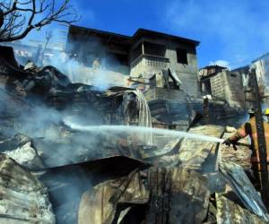 Un promedio de un incendio diario de viviendas reportan el Cuerpo de Bomberos en la capital. Las casas de madera y zinc son las más vulnerables y afectadas. La principal causa de los siniestros son los cortocircuitos.