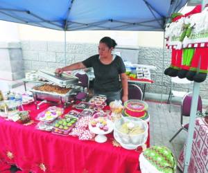 Pasteles, dulces y curiosos productos de repostería, sumado al suculento sabor del relleno de pavo, se ofrecieron en el Paseo Liquidámbar por emprendedores.