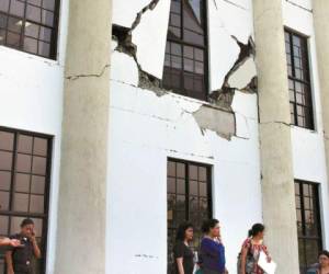 El sismo de 7.1 que se registró en el mar al norte de Honduras impactó San Pedro Sula y rajó el recién construido Palacio Judicial.