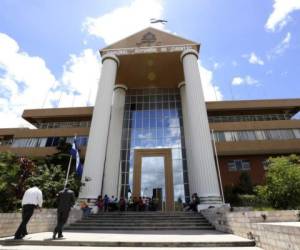 la fachada principal del Tribunal Superior de Cuentas en la capital de Honduras.