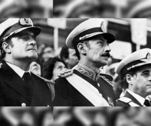 El almirante Emilio Massera (izq.) y los generales Jorge Rafael Videla (centro) y Orlando Ramón Agosti (der.), integraron la junta militar que gobernó Argentina. Foto: AFP