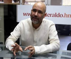 El diputado del Pac, Virgilio Padilla reiteró que no tiene la capacidad de tráfico de influencia o delito de cuello blanco porque es litigante.
