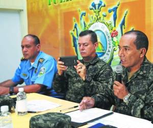El subcomisionado Jair Meza, el coronel Jorge Cerrato y el teniente coronel Santos Nolasco presentaron el informe.