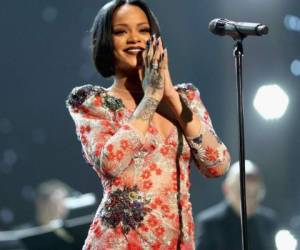 Todo parece indicar que la cantante Rihanna le abrió las puertas al amor. Foto Instagram