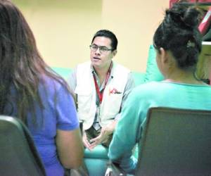 El personal de Médicos Sin Fronteras ofrece el servicio a las víctimas en el Alonso Suazo y en el Hospital Escuela Universitario.