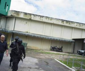 Las autoridades cercaron el exterior de la cárcel para evitar fugas (Foto: AFP/ El Heraldo Honduras/ Noticias de Honduras)