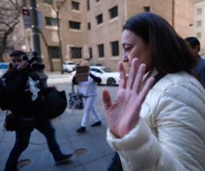 Las hermanas de la ex primera dama, Ana García, quienes estuvieron presentes en la lectura de veredicto contra Juan Orlando Hernández, fueron captadas a la salida de la Corte del Distrito Sur de Nueva York, apresuradas, herméticas y con la mirada triste.