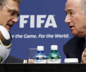 El secretario de la FIFA Jerome Valcke y el presidente Joseph Blatter (Foto: Agencia AP)