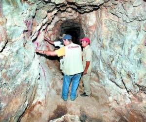 Túneles. El equipo periodístico de EL HERALDO ingresó a los túneles que han sido cavados en la minera El Tránsito.