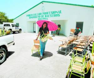 La distribución del mobiliario escolar en el municipio de Choluteca inició ayer.