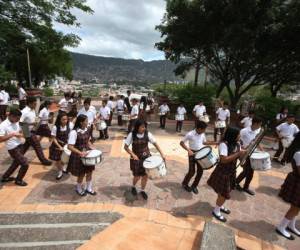 Los alumnos del instituto Jarimer practican diariamente con tenor y entusiasmo, por lo que lamentarían quedar fuera de los festejos del 15 de septiembre.
