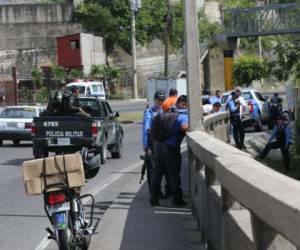 La víctima se encontraba dentro de un costal color rojo, en as cercanías del puente peatonal aledaño al Instituto Central Vicente Cáceres.