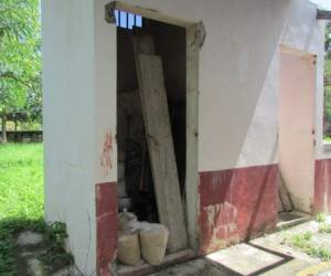 Baños en mal estado son una constante en los centros de salud del sur de Honduras.