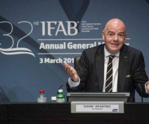 El presidente de la FIFA Gianni Infantino durante una rueda de prensa tras una reunión de la International Football Association Board, el sábado 3 de marzo de 2018.