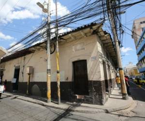 Así luce la esquina de la avenida Cervantes en la que se ubica Chinda Díaz: desolada porque el negocio permanece cerrado.