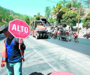 Los trabajos de bacheo se realizan en diferentes sectores del país para evitar que los veraneantes sufran accidentes de tránsito.