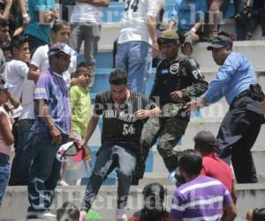 Los Policías Militares y la Policía Nacional Preventiva detuvieron a varios estudiantes. Fotos: Juan Salgado.