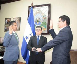 Marlon Escoto mientras presta juramentación como nuevo Comisionado Presidencial del Cambio Climático en Honduras.