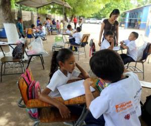 Los tutores se encargan de reforzar las clases de Español y Matemáticas.