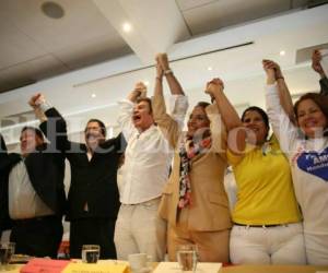 Los partidos políticos de oposición reafirmaron su unidad este sábado en una conferencia de prensa, donde también mostraron su respaldo a Salvador Nasralla, foto: Mario Urrutia / EL HERALDO.