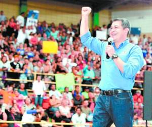 El candidato presidencial del Partido Nacional pronunció un discurso político ante representantes de mesas de FM.