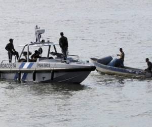 Una lancha guardacostas de la Fuerza Naval de Honduras realiza patrullajes en el Golfo de Fonseca, como parte de las acciones de protección de los pescadores y de la soberanía nacional.