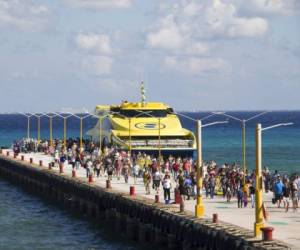 Tras los incidentes en los transbordadores, la embajada de Estados Unidos prohibió a los empleados del gobierno realizar viajes entre Playa del Carmen y Cozumel en las embarcaciones, y les pidió a los viajeros estadounidenses que hagan lo mismo. (Foto: AP/ El Heraldo Honduras)
