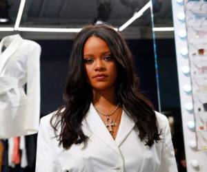 La cantante Rihanna, la primera mujer negra en la historia al frente de una marca de lujo parisina, devela los primeros diseños de su marca Fenty en una tienda pop-up en París el miércoles 22 de mayo del 2019.