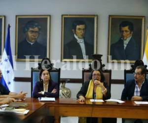 Autoridades de la Universidad Nacional Autónoma de Honduras (UNAH) mientras brindan una conferencia de prensa sobre la reprogramación en el calendario académico. Fotos: Emilio Flores/ EL HERALDO