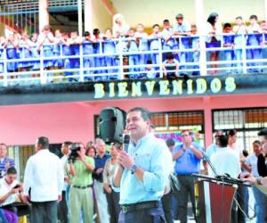 Hernández inauguró este viernes el programa de Internet para escuelas.