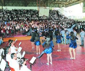 Como parte de las actividades por el 140 aniversario, los alumnos de la banda hicieron una presentación. Foto: David Romero/EL HERALDO.