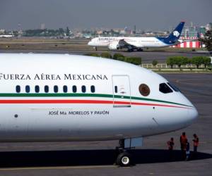 Foto tomada el 3 de diciembre del 2018 del avión presidencial de México, en el Aeropuerto Benito Juárez de Ciudad de México. (Foto cortesía de la Oficina de Prensa de la Presidencia de México, via AP)