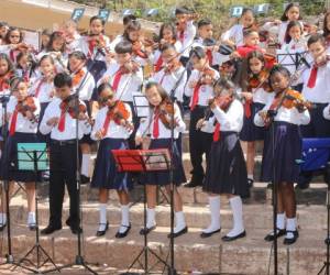 Los alumnos de la Escuela Experimental de Niños para la Música ofrecieron a sus padres un concierto. Foto: David Romero/EL HERALDO.