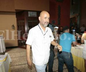 El diputado del Pac, Virgilio Padilla, acude a la asamblea donde se elegirán las nuevas autoridades del Partido Anticorrupción, pese a que el TSE no otorga legalidad a este proceso, foto: Alejandro Amador / EL HERALDO.