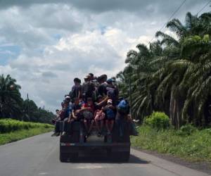 A pesar de las amenazas y peligros, los cientos de catrachos aseguran que regresar a las condiciones de vida que tenían en Honduras no es una opción. Foto: AFP